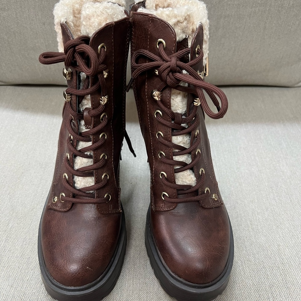 7 1/2 Brown Chunky Heel Leather Boots